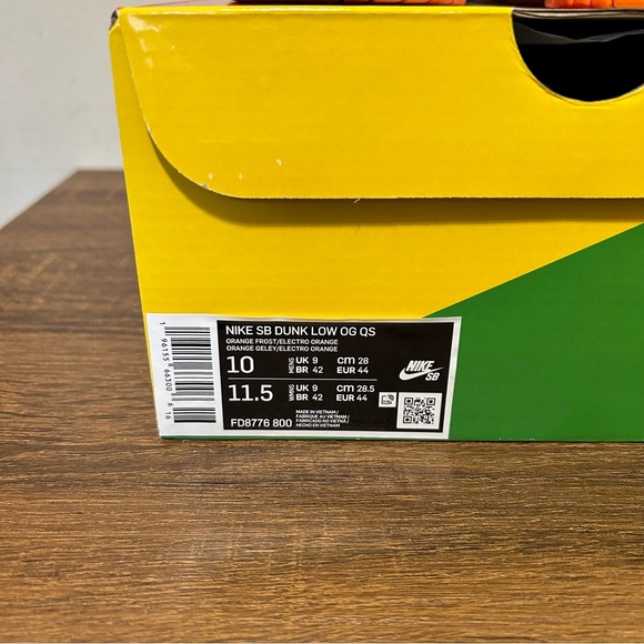 Nike SB Dunk Low Orange Lobster Size 10M FD8776-800 NEW Authentic Regular Box - Picture 9 of 9